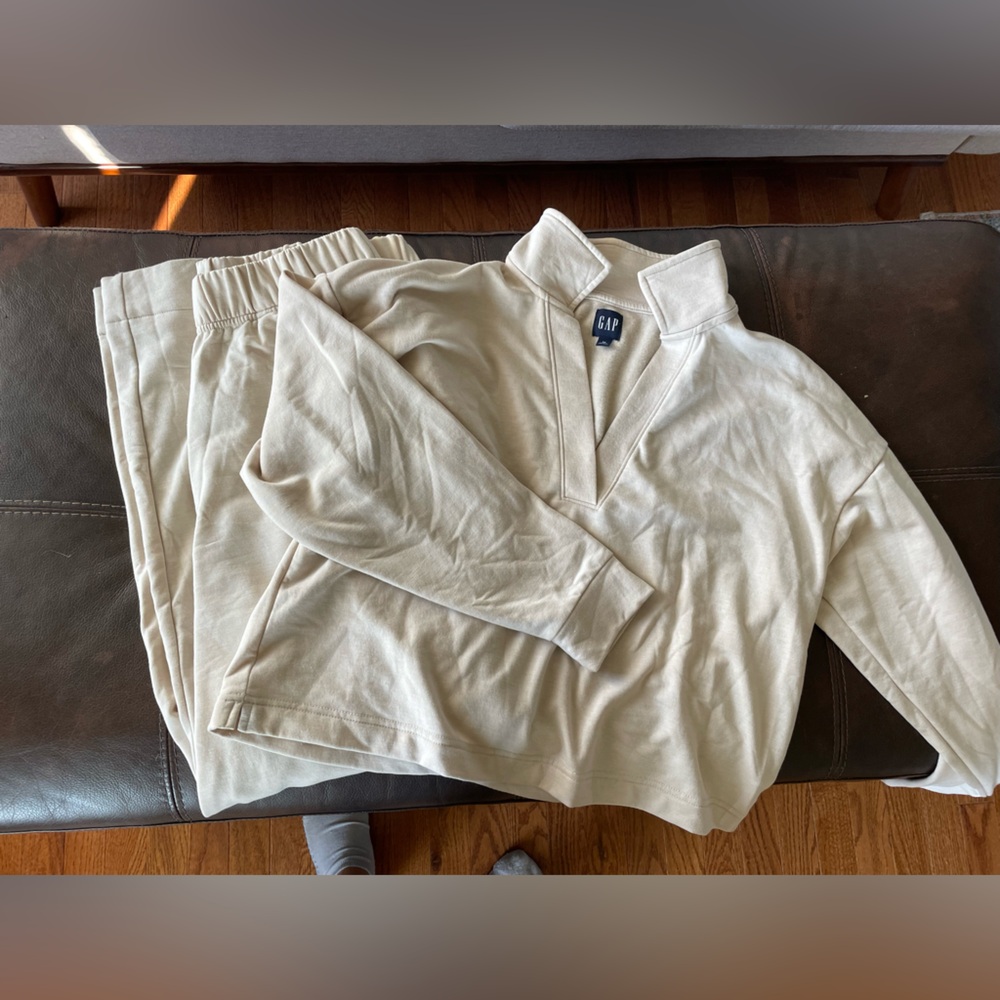 GAP matching beige sweat set dream cotton
